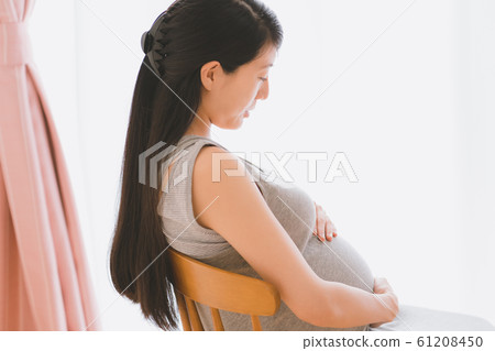pregnant, pregnant woman, last month of pregnancy 61208450