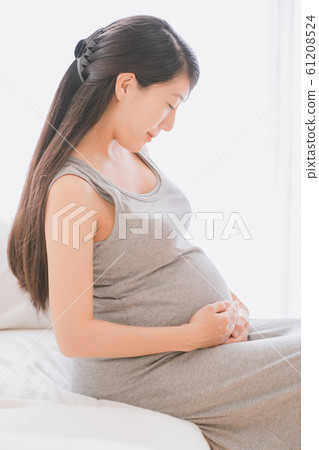 pregnant, pregnant woman, last month of pregnancy 61208524