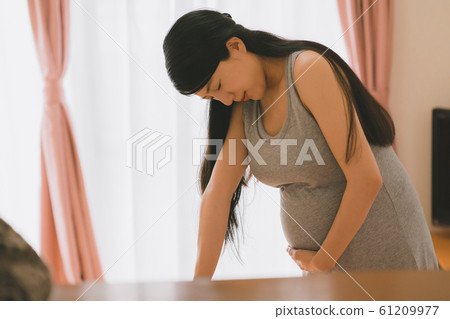 pregnant, pregnant woman, last month of pregnancy 61209977