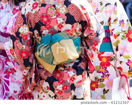 和服形狀的女人 61212307