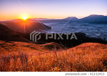 Dawn of Aso and Taikanmine Dawn of Aso and Taikanmine 61212913