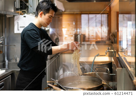 Noodles, ramen, make, cook, boil, kitchen 61214471