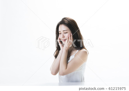 Beautiful woman portrait 61215975