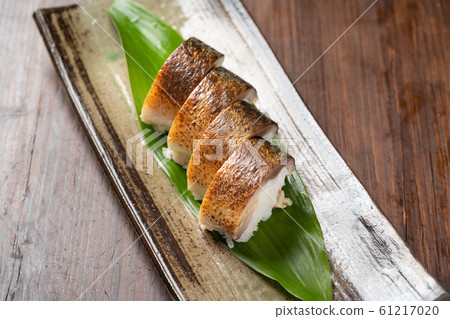Broiled mackerel stick sushi 61217020