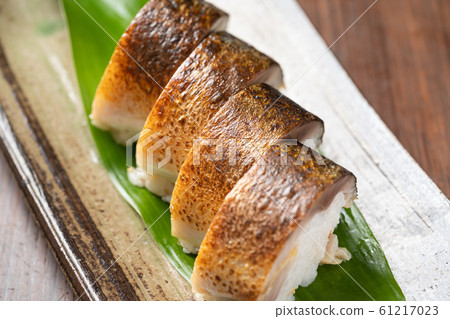 Broiled mackerel stick sushi 61217023