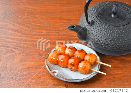 注意)小的垃圾可能殘留在木板或布上。 Mitarashi餃子的形象。 注意)小的垃圾可能殘留在木板或布上。 Mitarashi餃子的形象。 61217542