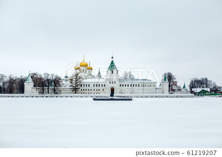 Winter view to Holy Transfiguration Monastery in Yaroslavl 61219207