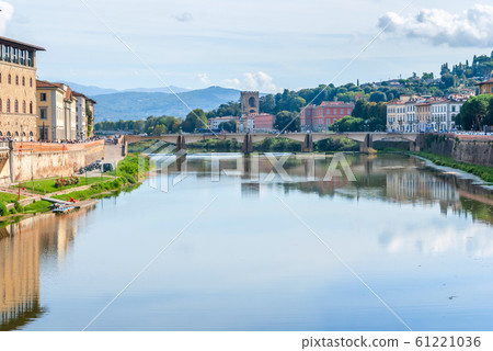 View of stone bridge over Arno river in Florence, 61221036