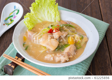 Stewed chicken and mochi 61225856