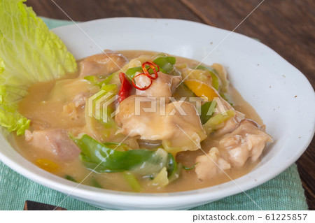 Stewed chicken and mochi 61225857