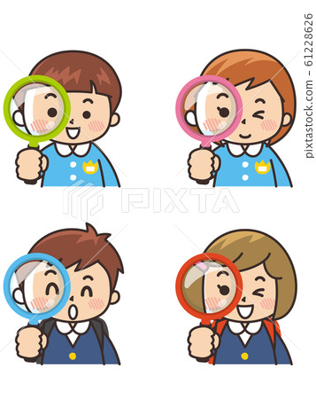 托兒所兒童和小學生正在通過放大鏡看 托兒所兒童和小學生正在通過放大鏡看 61228626