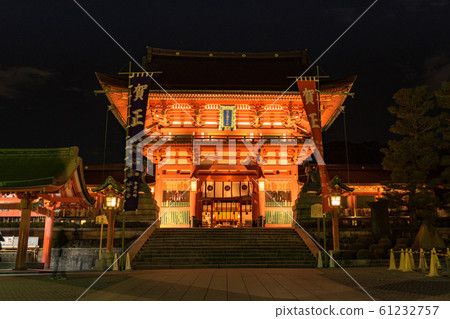 Kyoto Fushimi Inari Shrine at night with Kamasa nobori 61232757