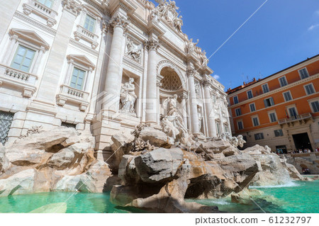 Sunny day @ Trevi Fountain Sunny day @ Trevi Fountain 61232797