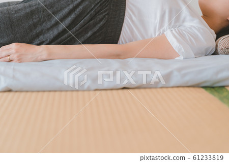 female, lady, woman 61233819