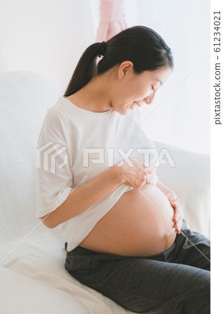 pregnancy prevention line, pregnant, pregnant woman 61234021