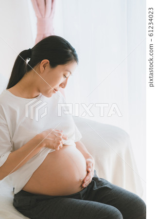 pregnancy prevention line, pregnant, pregnant woman 61234023