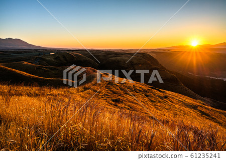 Dawn of Aso and Taikanmine 61235241