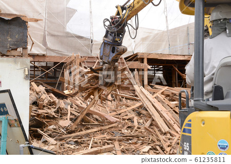 Dismantling 61235811