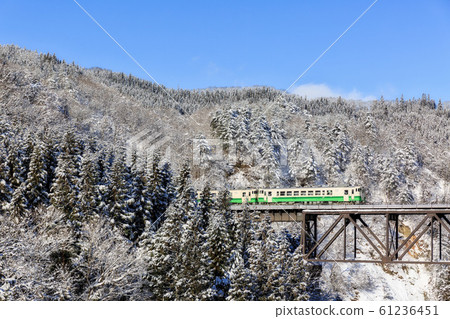 Tadami Line train crossing a bridge, Yanazu Town, Fukushima Prefecture Tadami Line train crossing a bridge, Yanazu Town, Fukushima Prefecture 61236451