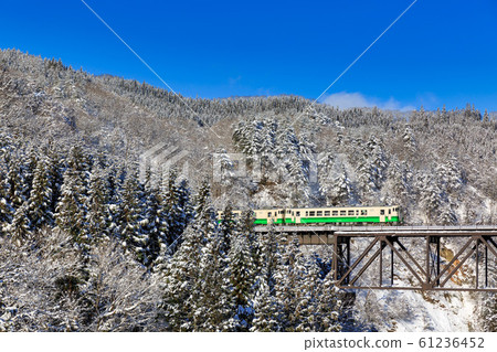 Tadami Line train crossing a bridge, Yanazu Town, Fukushima Prefecture Tadami Line train crossing a bridge, Yanazu Town, Fukushima Prefecture 61236452