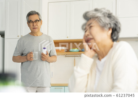 生活方式老年人疾病 61237045