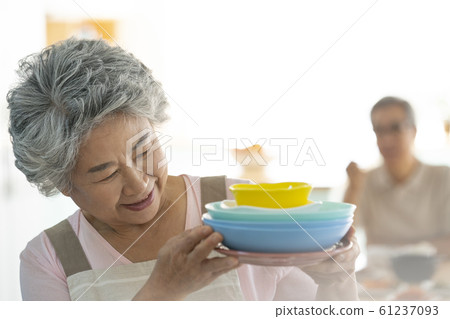 生活方式老年人吃 61237093