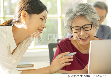 Lifestyle Seniors Studying Lifestyle Seniors Studying 61237338