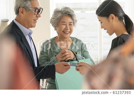生活方式老年人購物 61237393