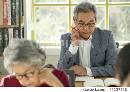 生活方式老年人學習 61237518