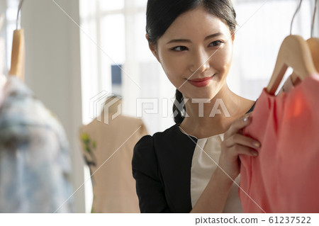 Lifestyle Seniors Shopping 61237522