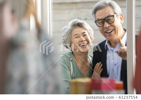 Lifestyle Seniors Shopping 61237554