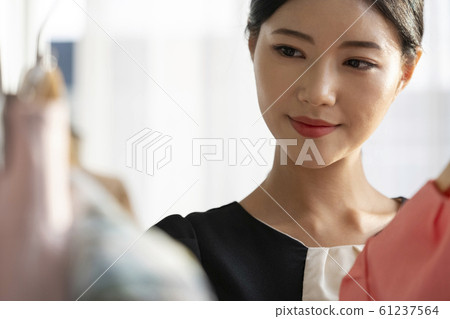 Lifestyle Seniors Shopping Lifestyle Seniors Shopping 61237564