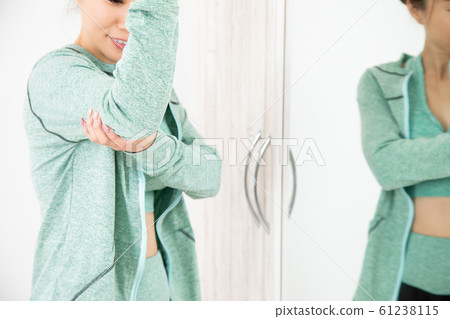 Woman checking body with mirror 61238115