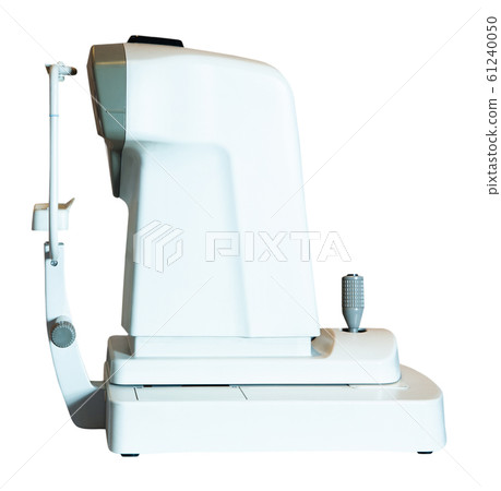 Auto refractometer in optical store 61240050