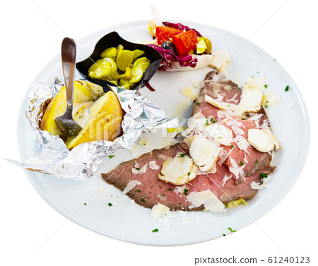 Roast beef with vegetable garnish Roast beef with vegetable garnish 61240123