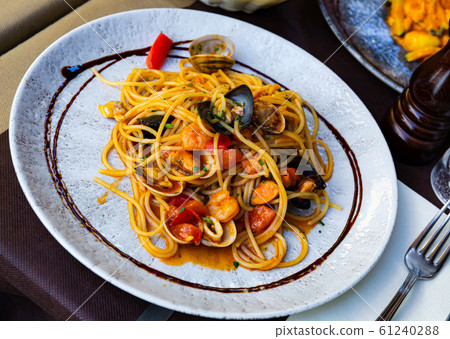Delicious spaghetti of shrimps, mussels and vegetables Delicious spaghetti of shrimps, mussels and vegetables 61240288