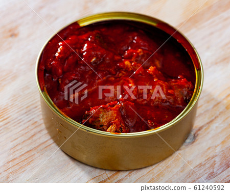 Canned sardinella in tomato sauce 61240592