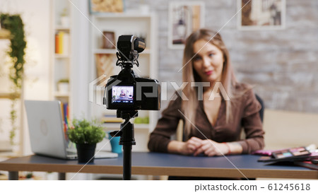 Zoom in shot of female makeup artist recording a vlog 61245618