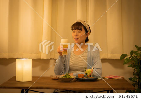 夜晚女性生活 夜晚女性生活 61248671