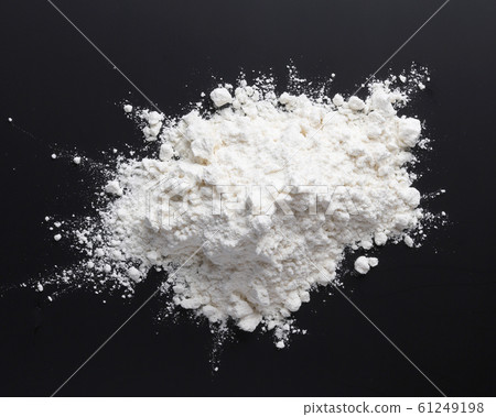 heap of flour 61249198
