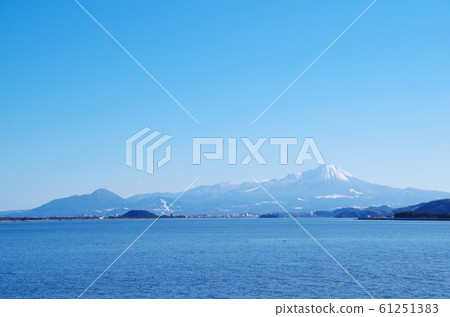從中海看冬大山 從中海看冬大山 61251383