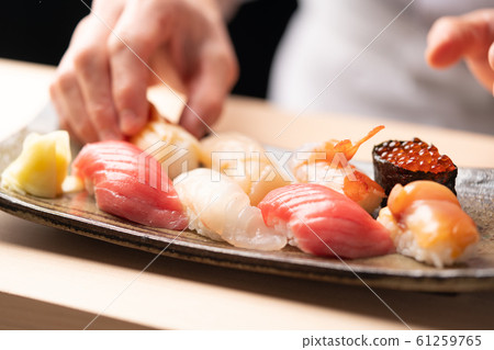 Bamboo grasping sushi Bamboo grasping sushi 61259765