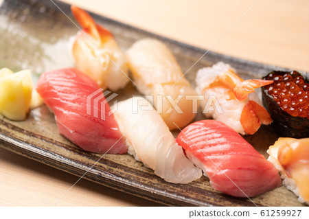 Bamboo grasping sushi Bamboo grasping sushi 61259927
