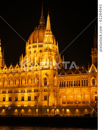 Budapest Parliament Building night view 61264943