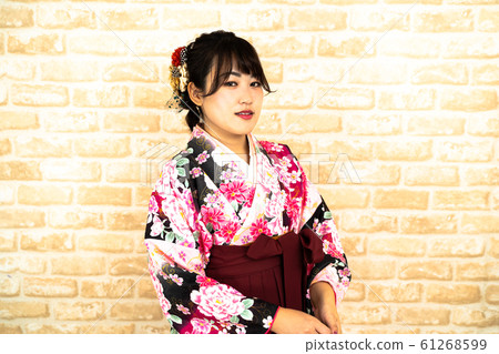 A woman with a small kimono and a hakama 61268599