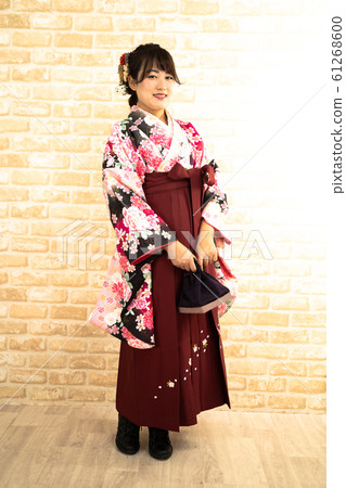 A woman with a small kimono and a hakama 61268600