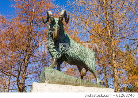 Savonlinna, Finland 21 04 2019: culpture Statue of the legendary Black Ram Musta P ssi in Finnish who once saved Olavinlinna Castle located on the Tallisaari island. Bronze sculpture on a pedestal 61268746