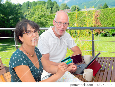 Senior couple preparing vacation trip 61269228