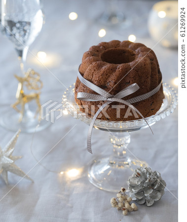 Kugroff cake with ribbon Kugroff cake with ribbon 61269924