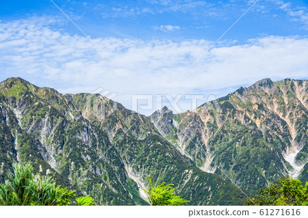Goryudake mountain climbing in autumn (Shiradake, Daikokudake, Karamatsudake can be seen from the mountain trail) 61271616